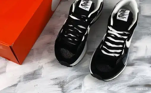 sacai Nike Black Vaporwaffle CV1363-001 White 0703